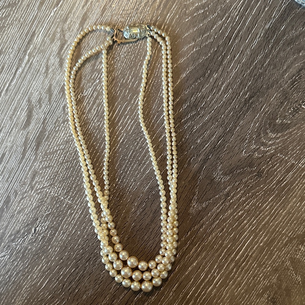 Elegant Gold Pearl Necklace